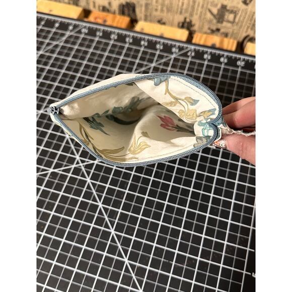 Handmade Petal Purse with matching pocket insert and embroidered accents. - Picture 10 of 10